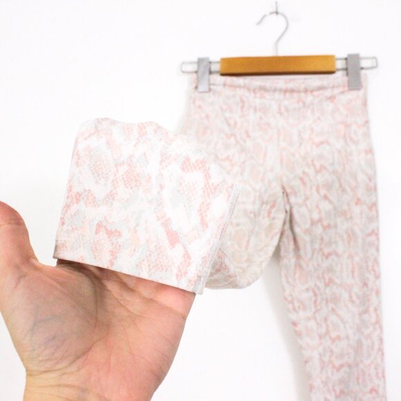 Girls Old Navy Active Pink Snake Skin Leggings - Picture 1 of 4